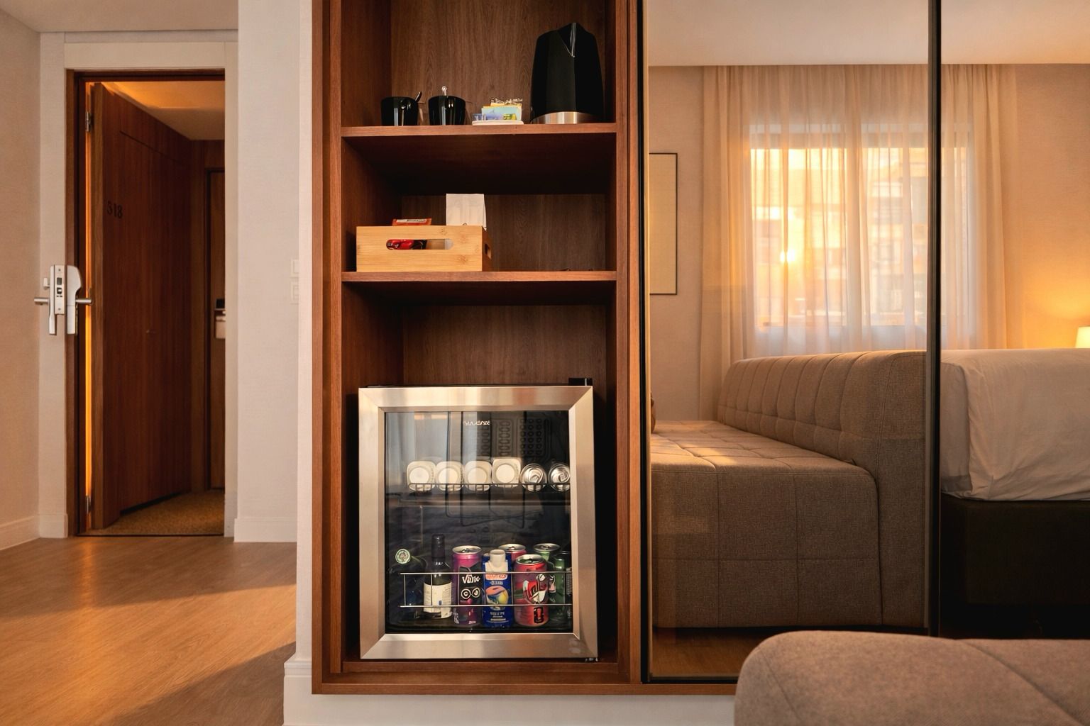 Unidade de minibar e prateleiras